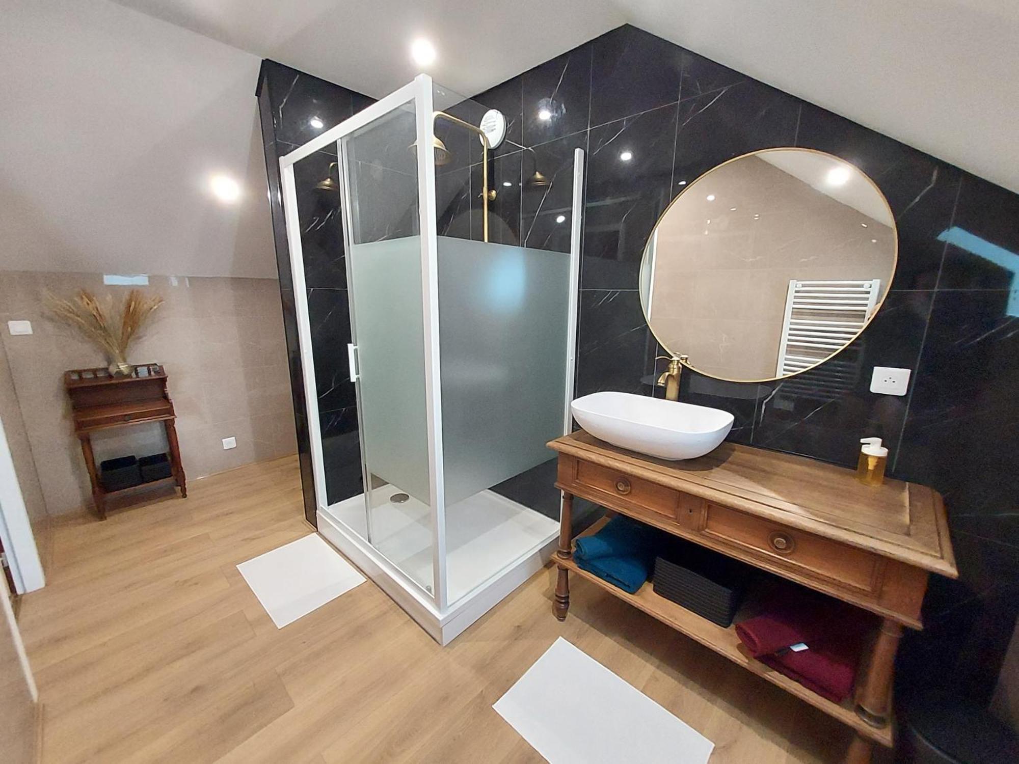Spacieux De Charme, Proche Du Circuit Homestay *